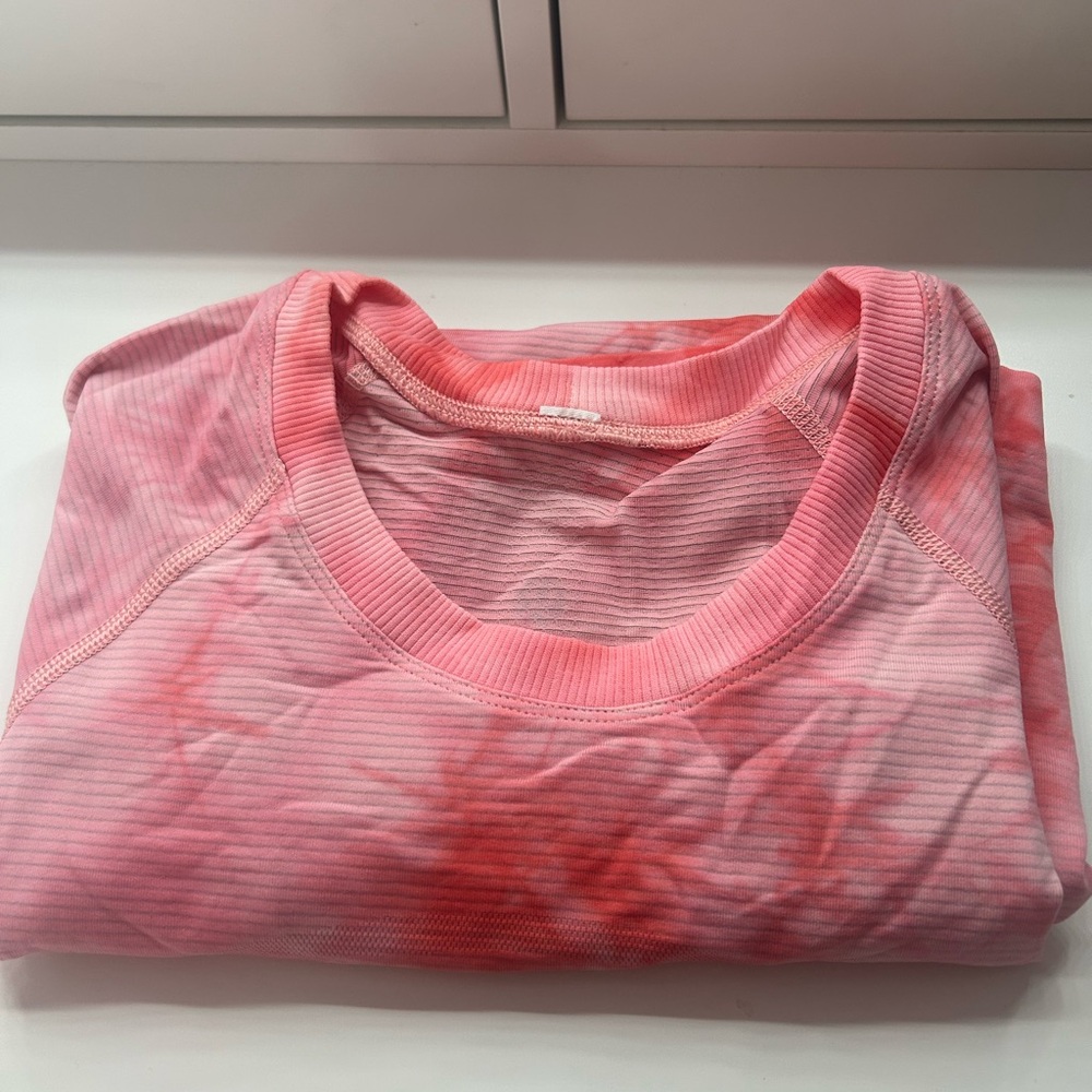 Lululemon Swiftly T-Shirt Marble Dye Raspberry Cream (Size 6)